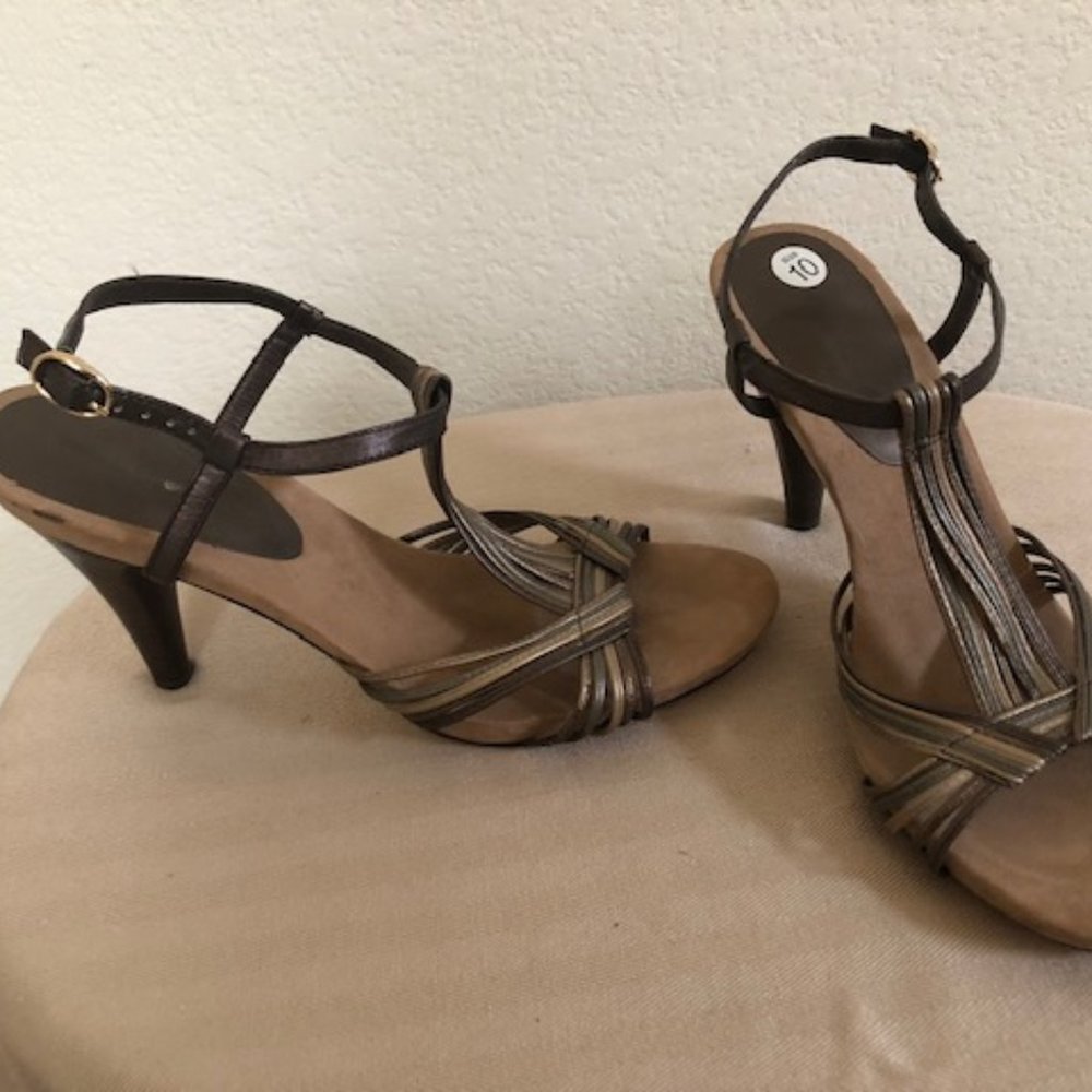 Strappy Sandal!